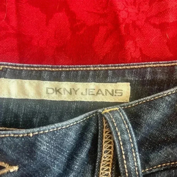 DKNY Bermuda Jean shorts. Size 8 excellent condition. Cuff hem. - Picture 13 of 14